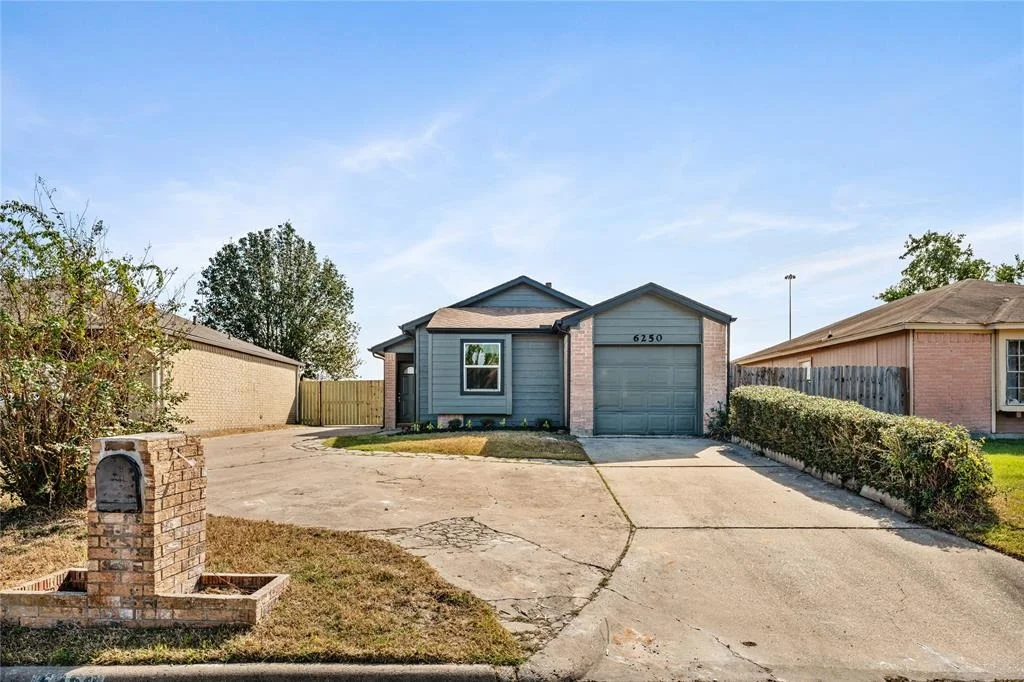 Photo of 6250 Foxhunter Road
