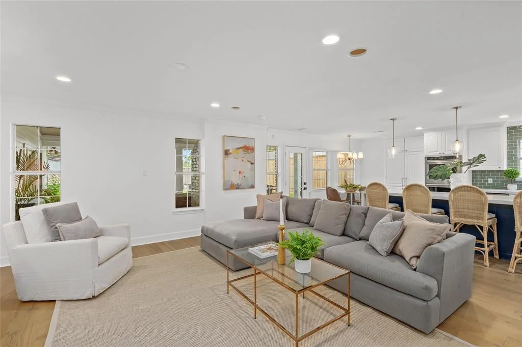 Photo of 854 W Forest Drive