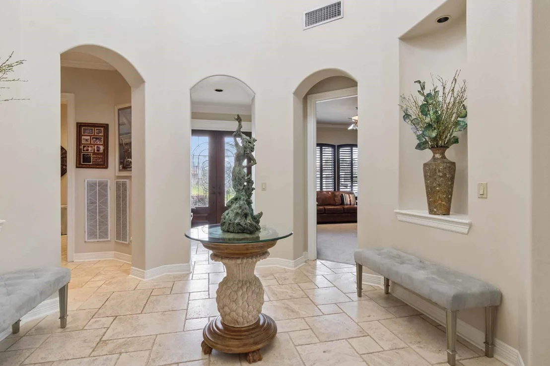 Photo of 537 Villa Drive