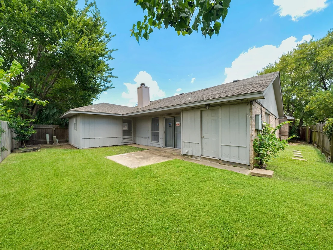 Photo of 8743 Yvonne Drive