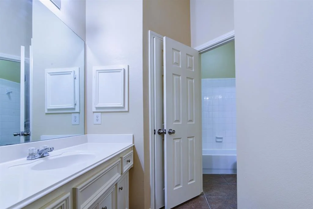 Photo of 421 Laddingford Lane