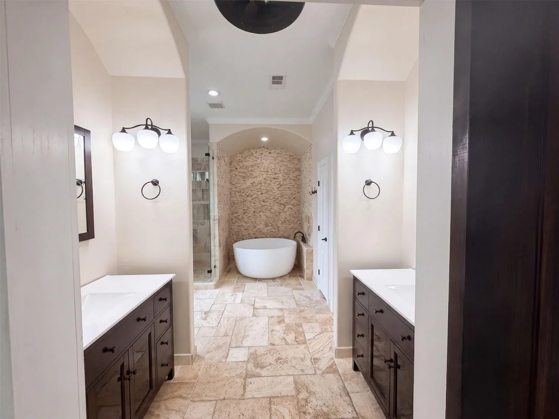 Photo of 1005 Lewis Drive