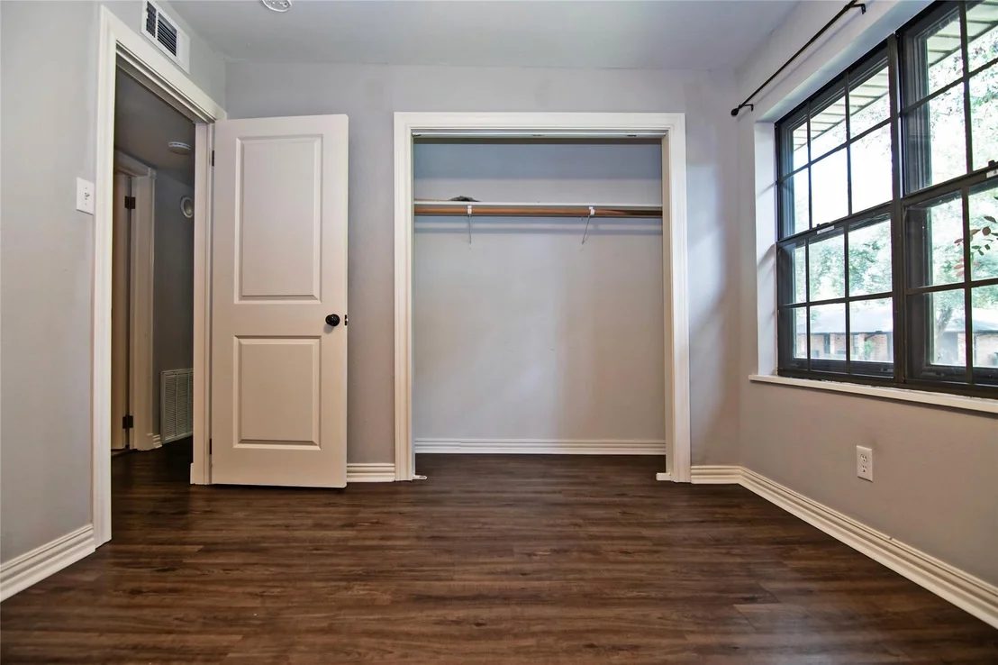 Photo of 2410 Valley Drive