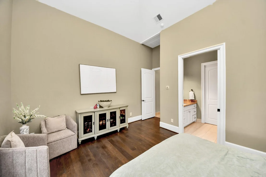 Photo of 1202 Gross Street