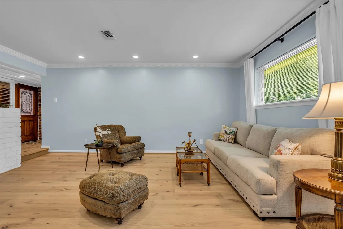 Photo of 10127 Hazelhurst Drive