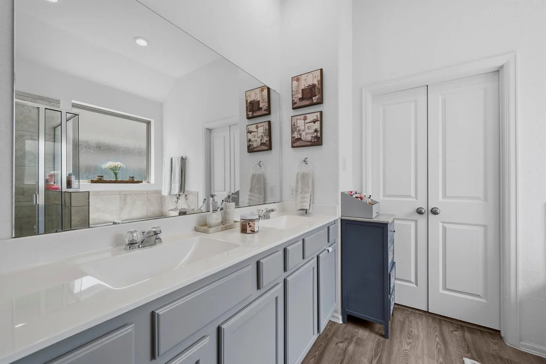 Photo of 5142 Dunstable Manor Lane