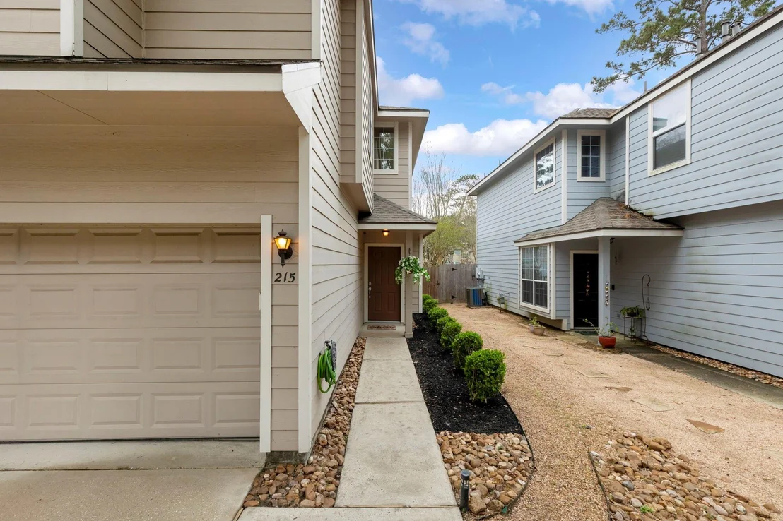 Photo of 215 W Stedhill Loop