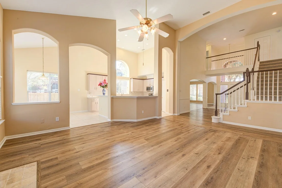 Photo of 18418 Lakeview Circle