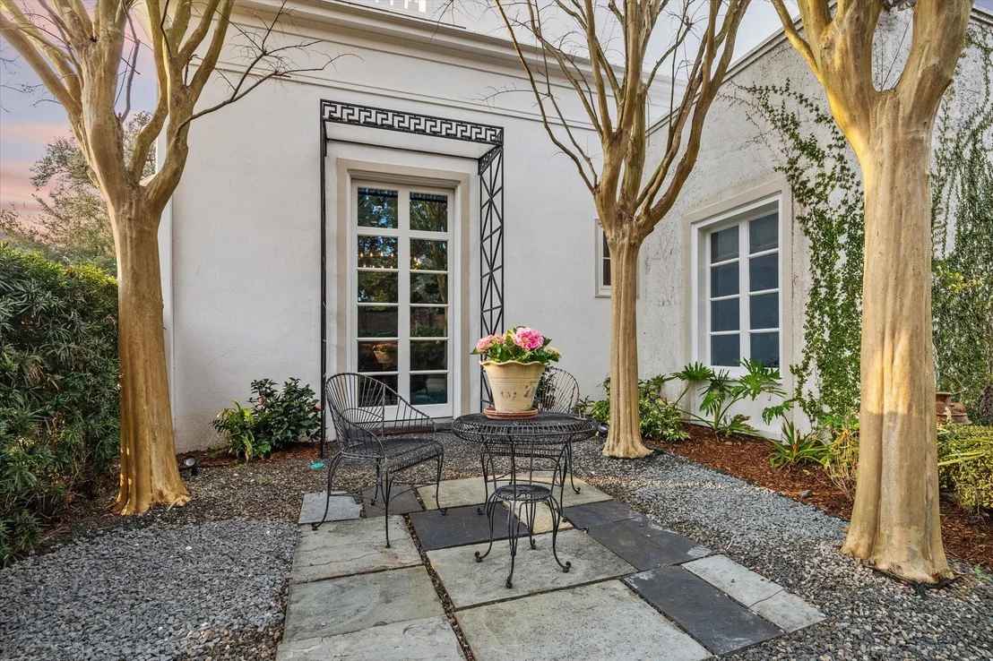 Photo of 20 Sunset Boulevard