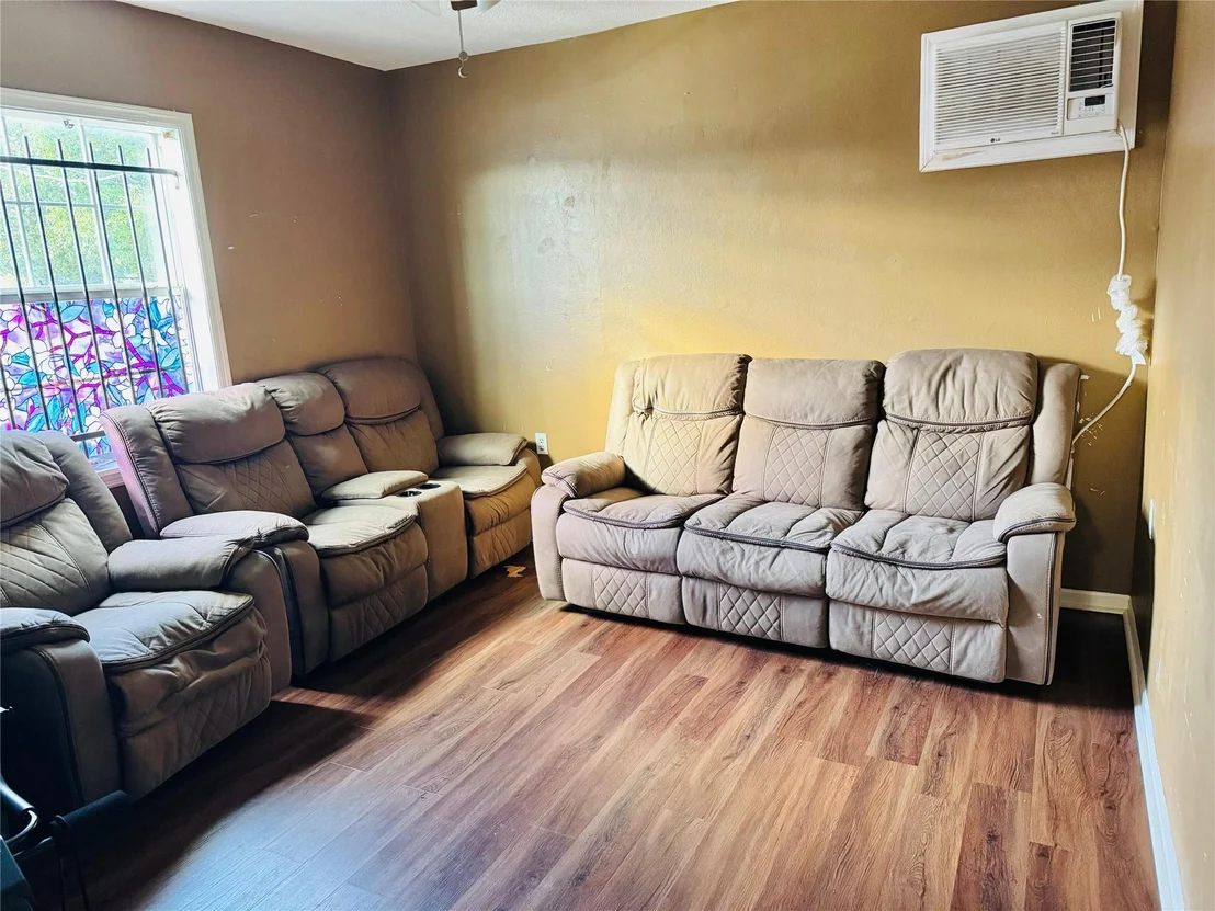 Photo of 3414 Cochran Street