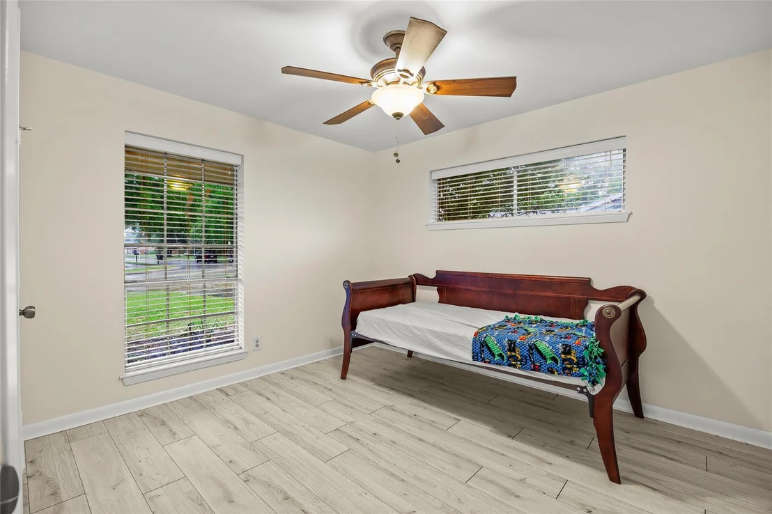 Photo of 1607 Buescher Drive