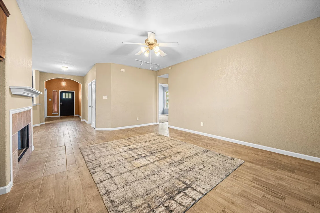 Photo of 212 Silverbrook Lane