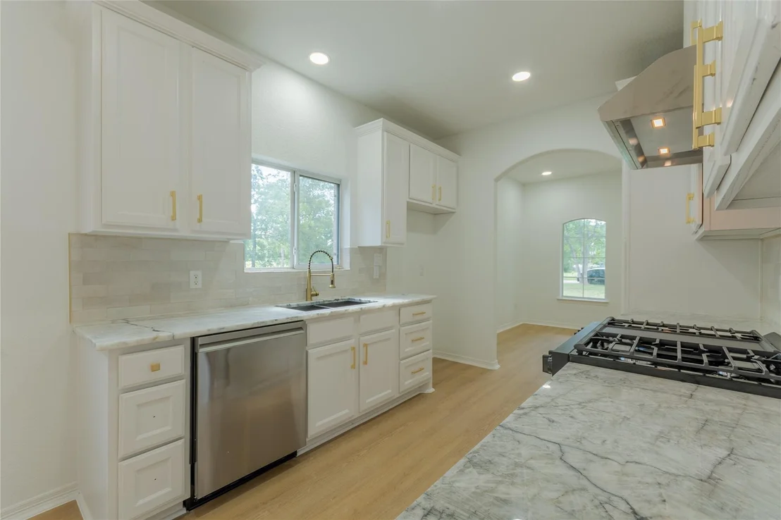 Photo of 1608 Southern Oaks Drive