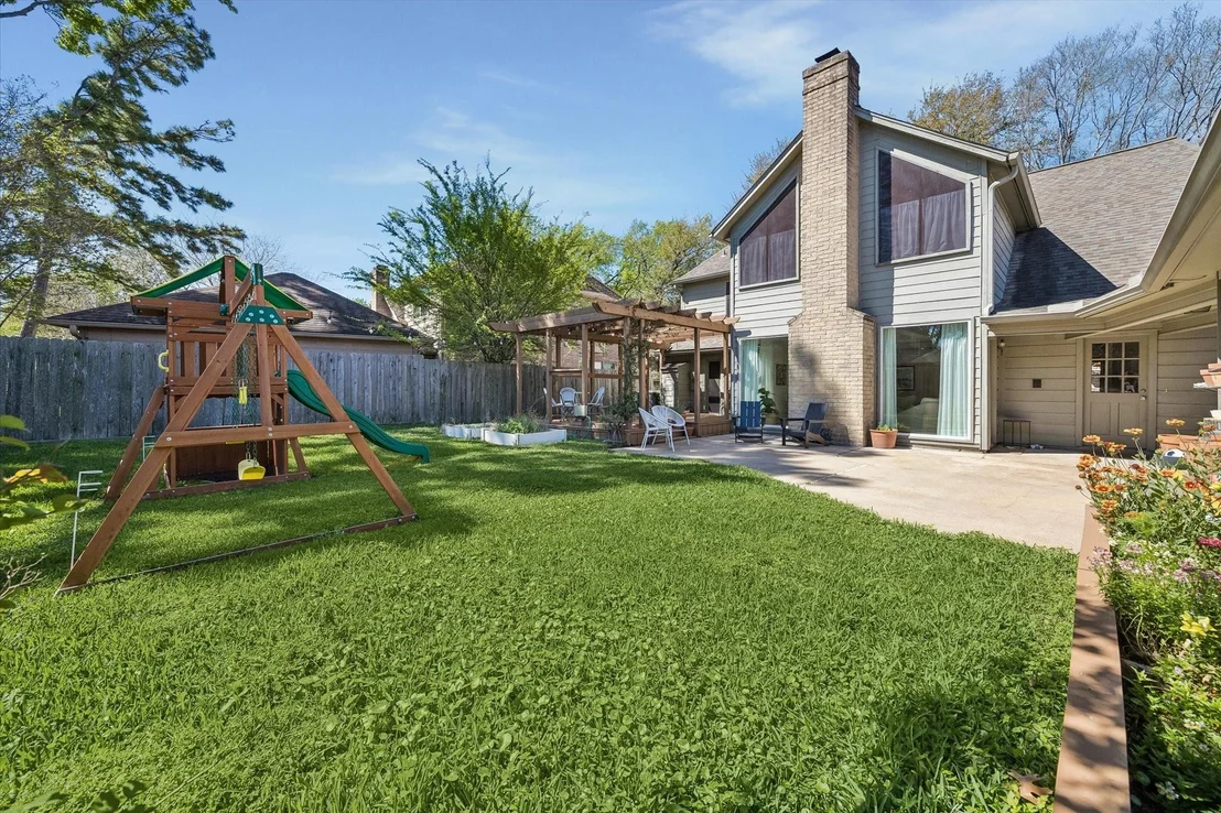 Photo of 2107 Ashgrove Drive