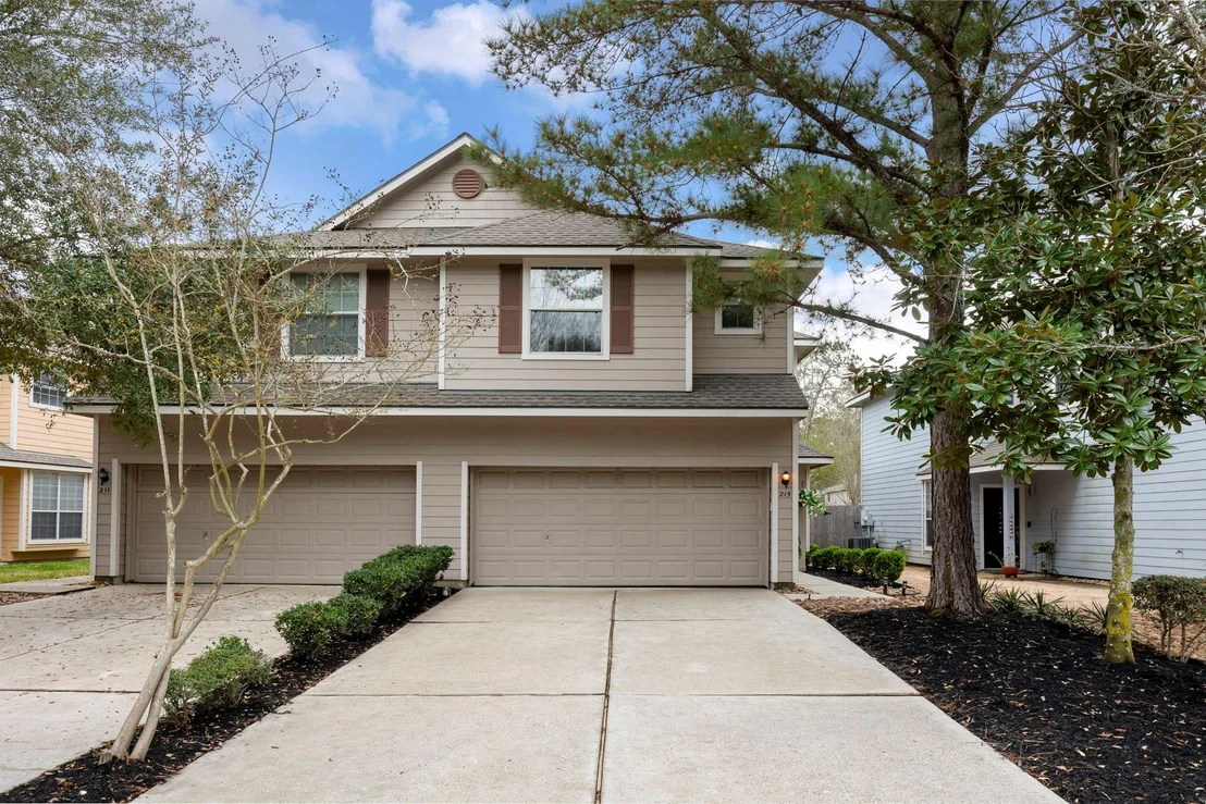 Photo of 215 W Stedhill Loop
