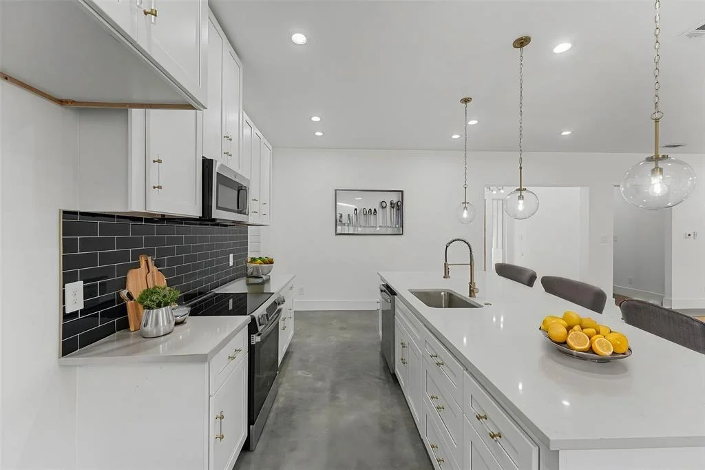 Photo of 84 Lakeway Court