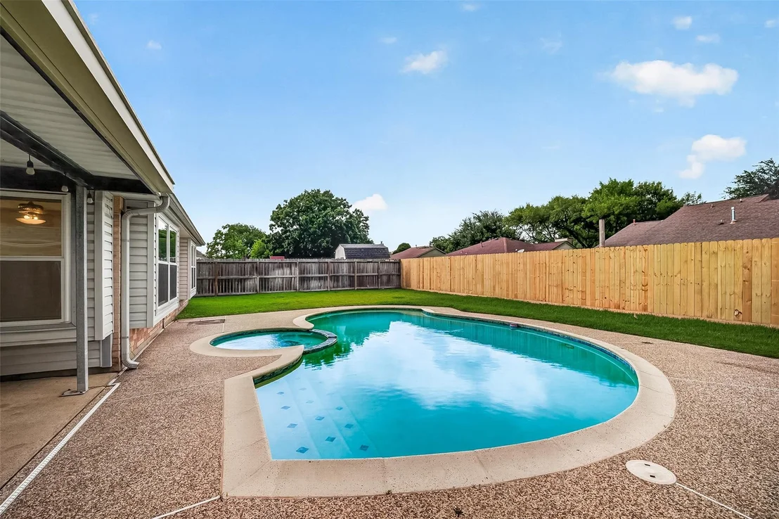 Photo of 913 Willowbriar Lane