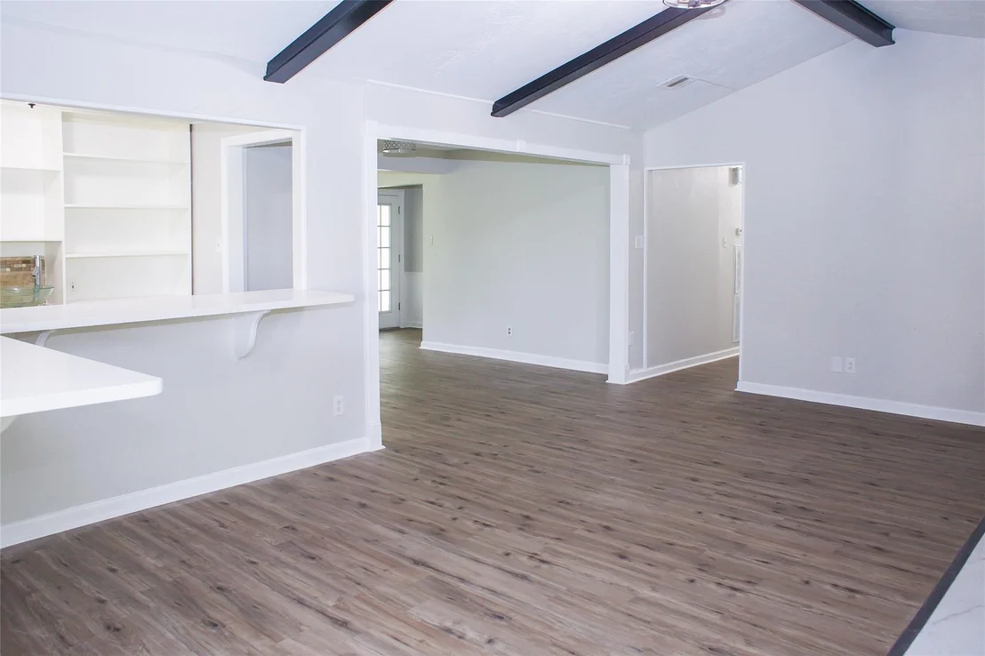 Photo of 912 Robinson Road