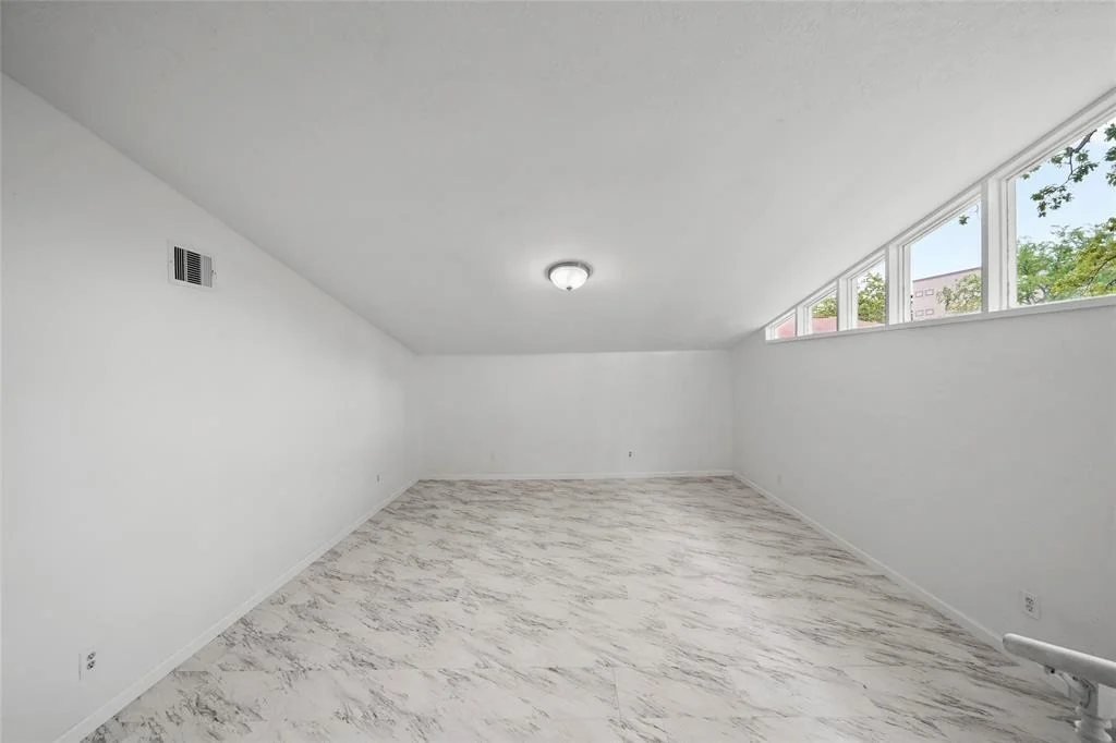 Photo of 910 Cable Street