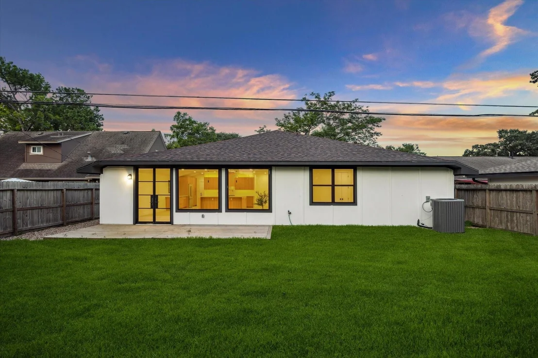 Photo of 1423 Mapleton Drive