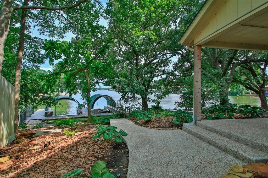 Photo of 3023 Willowbend Road