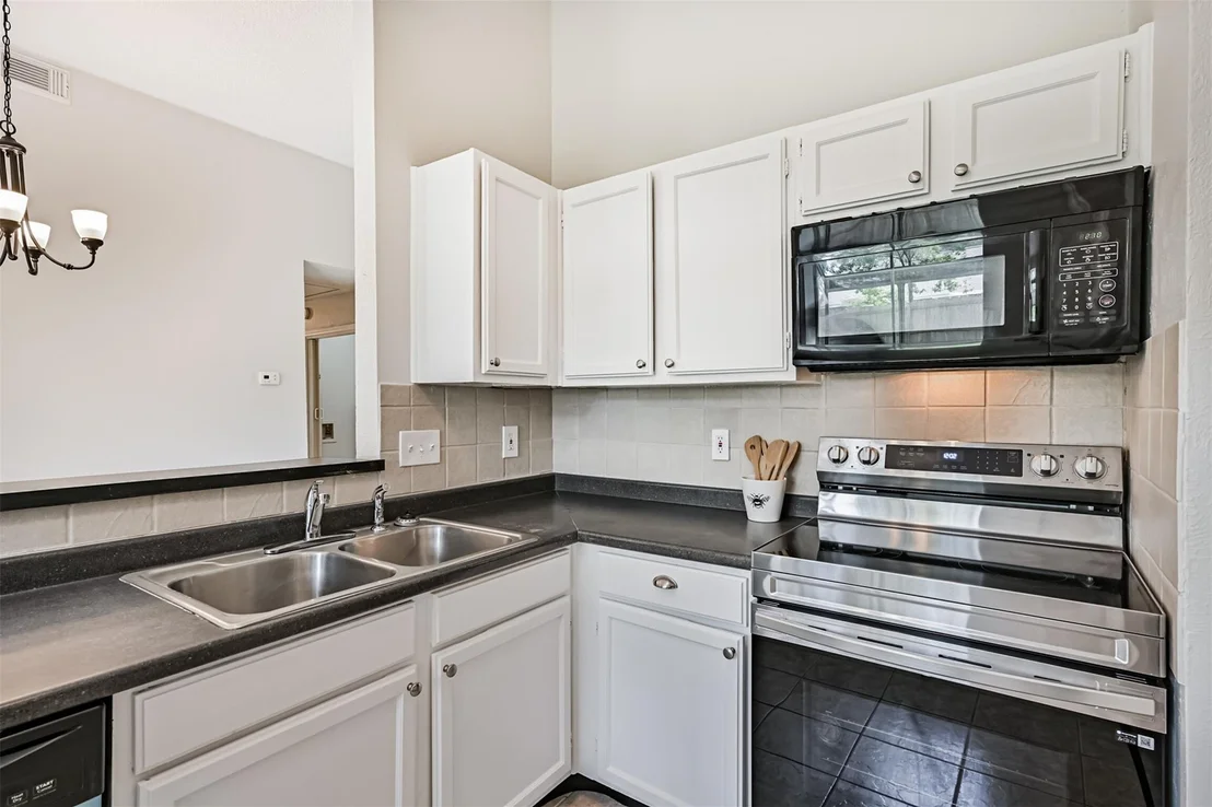 Photo of 3107 Deer Trail Drive