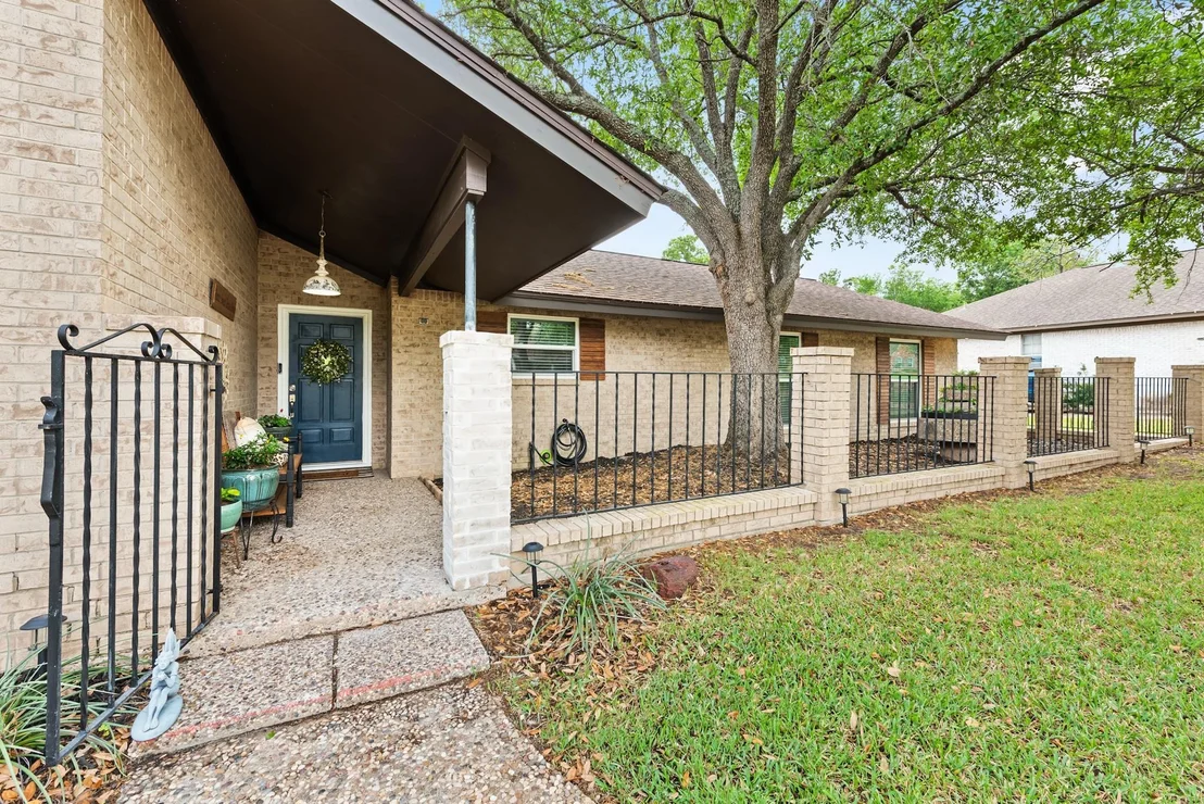 Photo of 2512 Towering Oaks Drive
