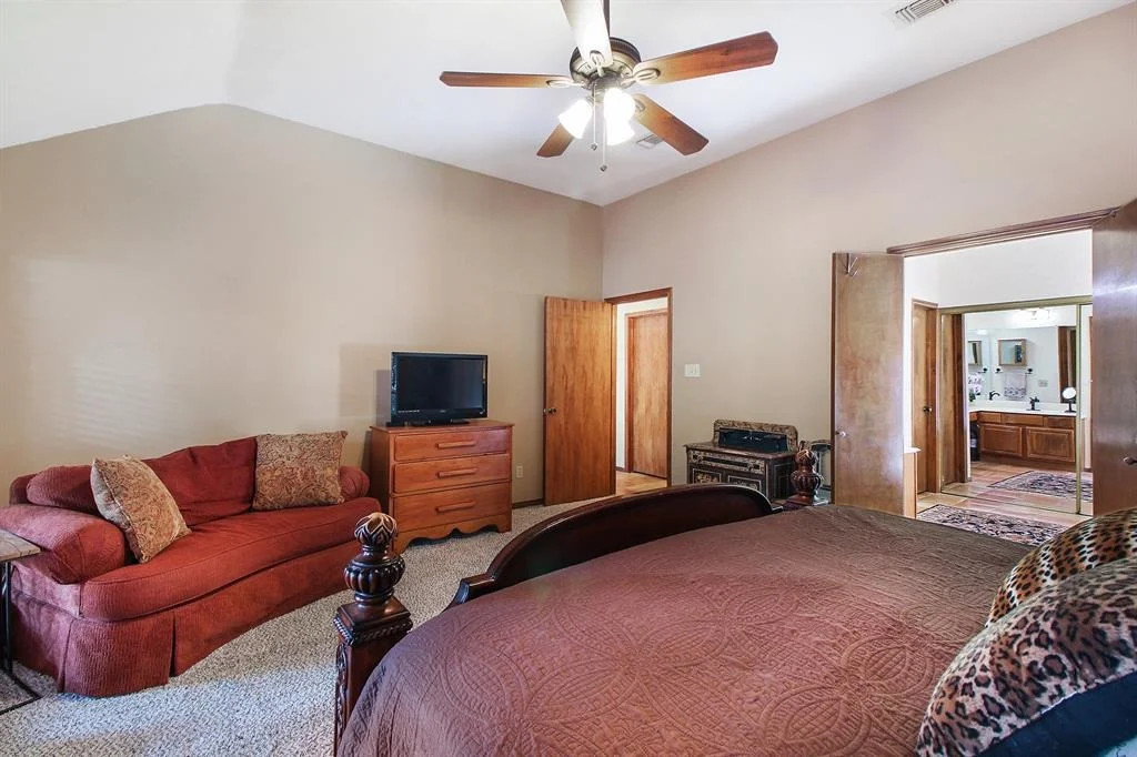 Photo of 23010 Glenover Drive