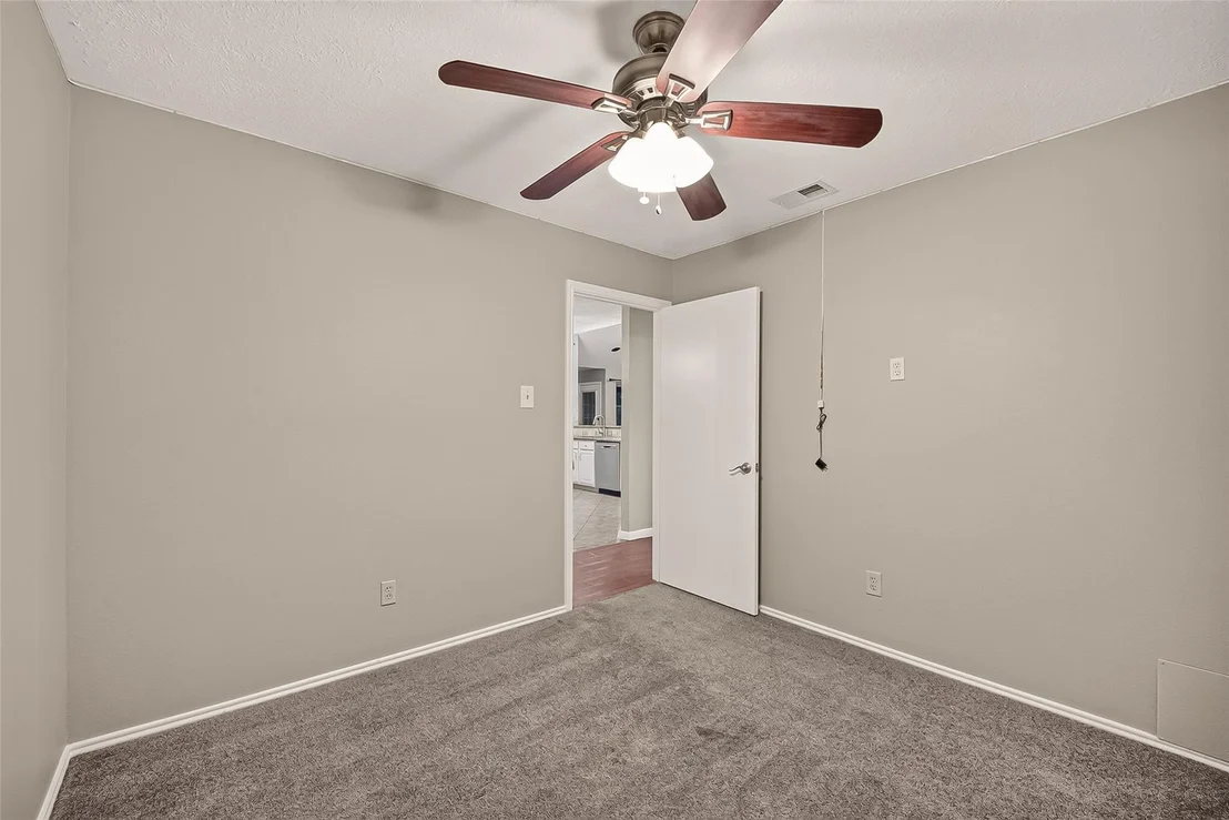 Photo of 913 Willowbriar Lane