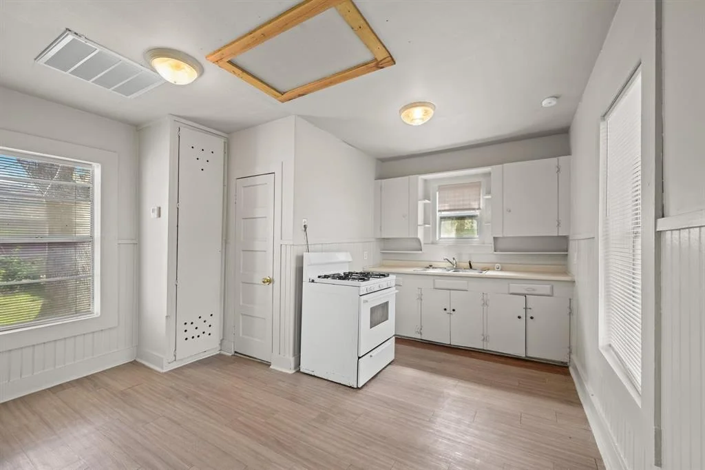 Photo of 606 E 4th Street