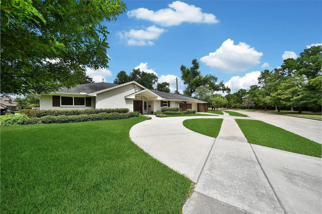 Photo of 1503 W T C Jester Boulevard