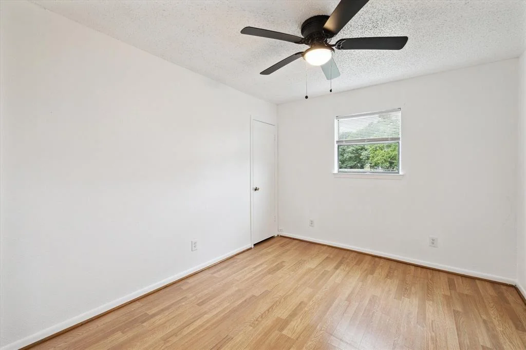 Photo of 893 Long Bow Road