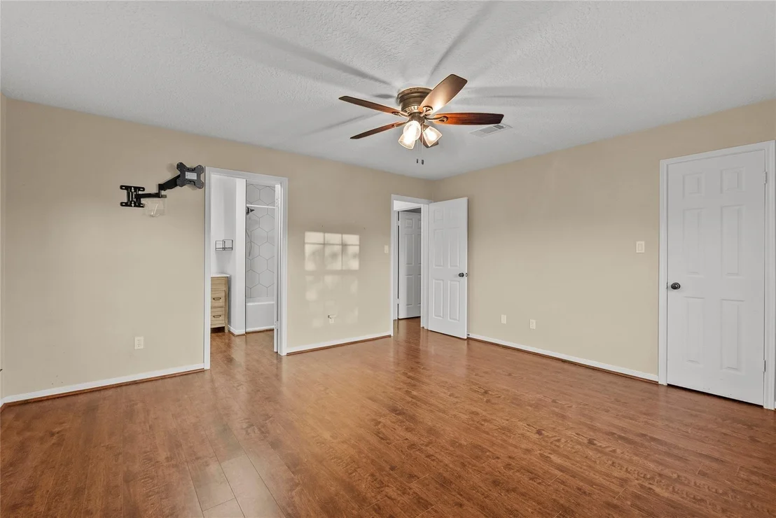 Photo of 14621 Cedar Street