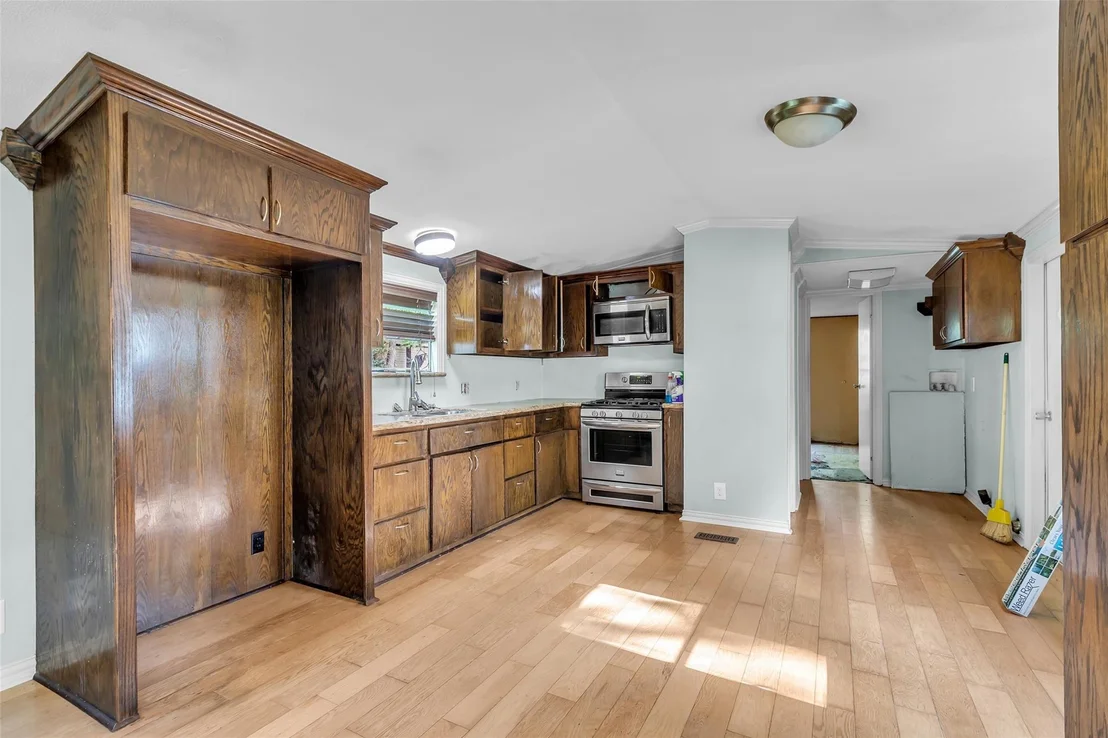Photo of 8598 Waywood