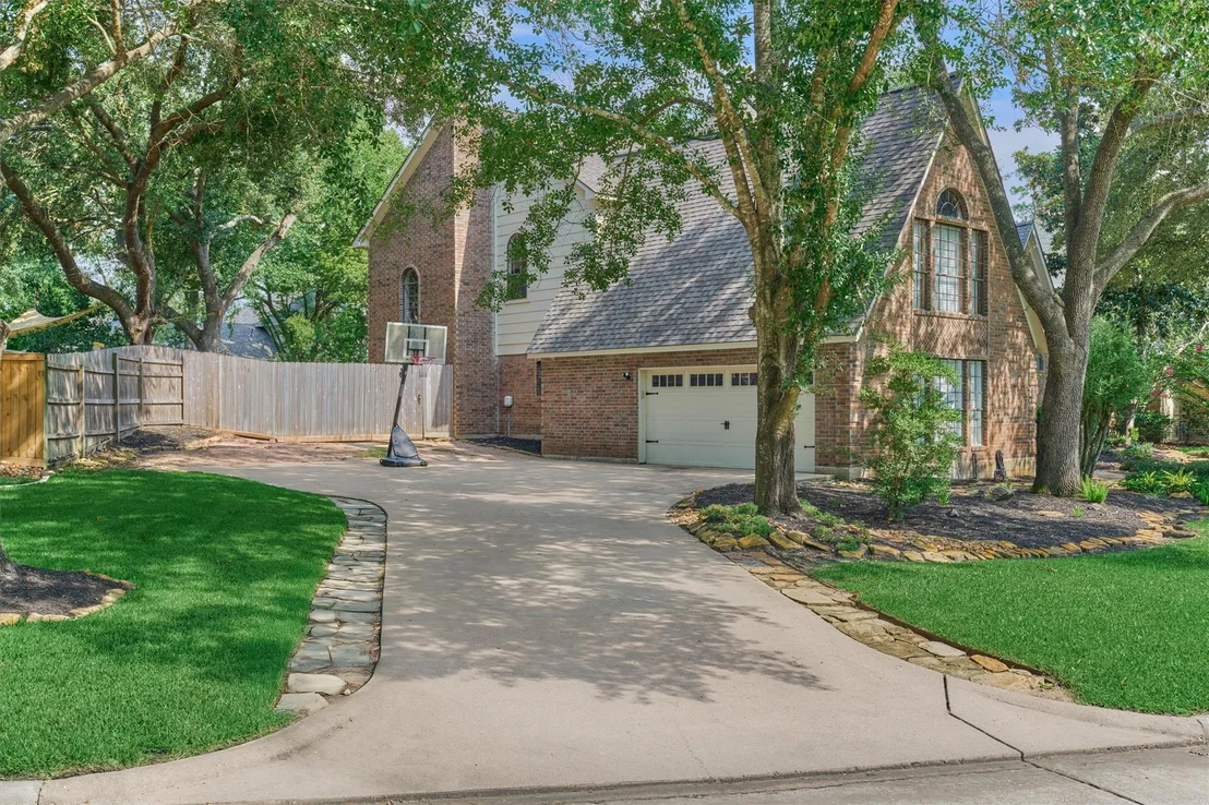 Photo of 24622 W Kingscrest Circle