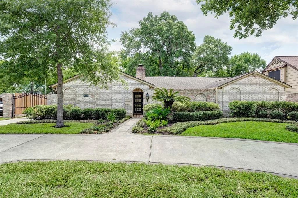 Photo of 918 N Wilcrest Drive