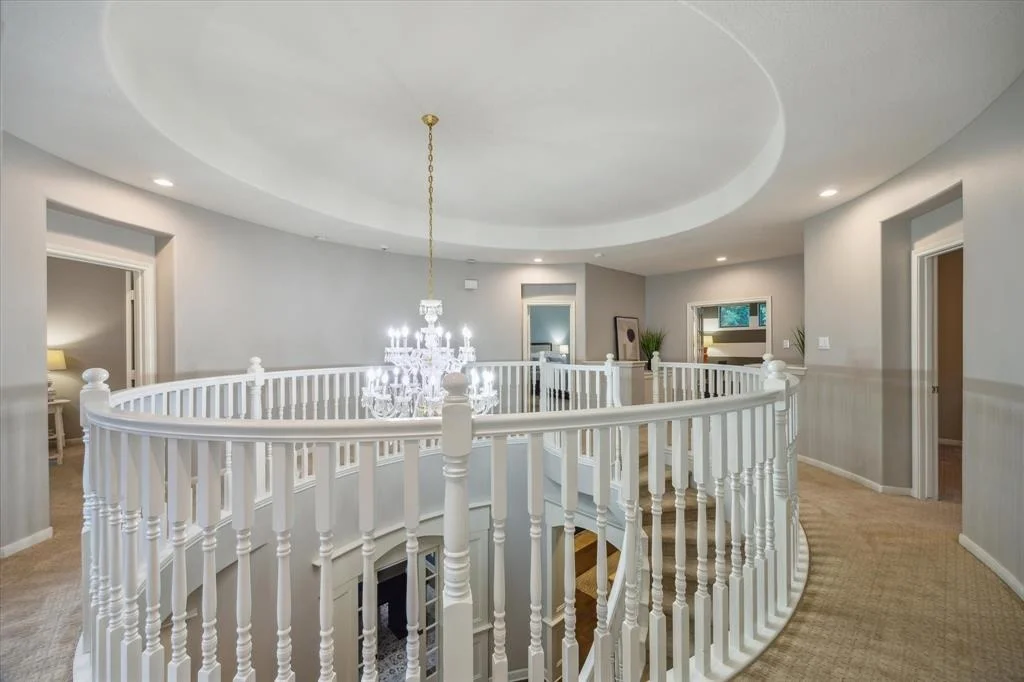 Photo of 63 E Beckonvale Circle