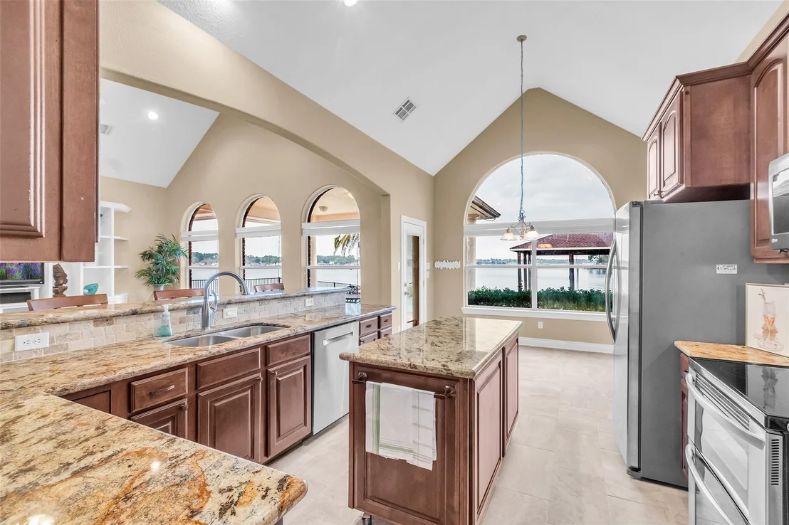 Photo of 14030 Shoreline Drive
