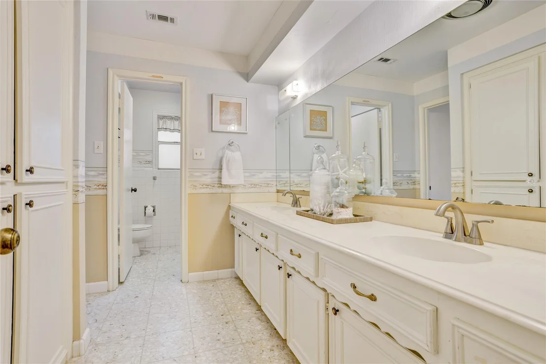 Photo of 10803 Chevy Chase Drive