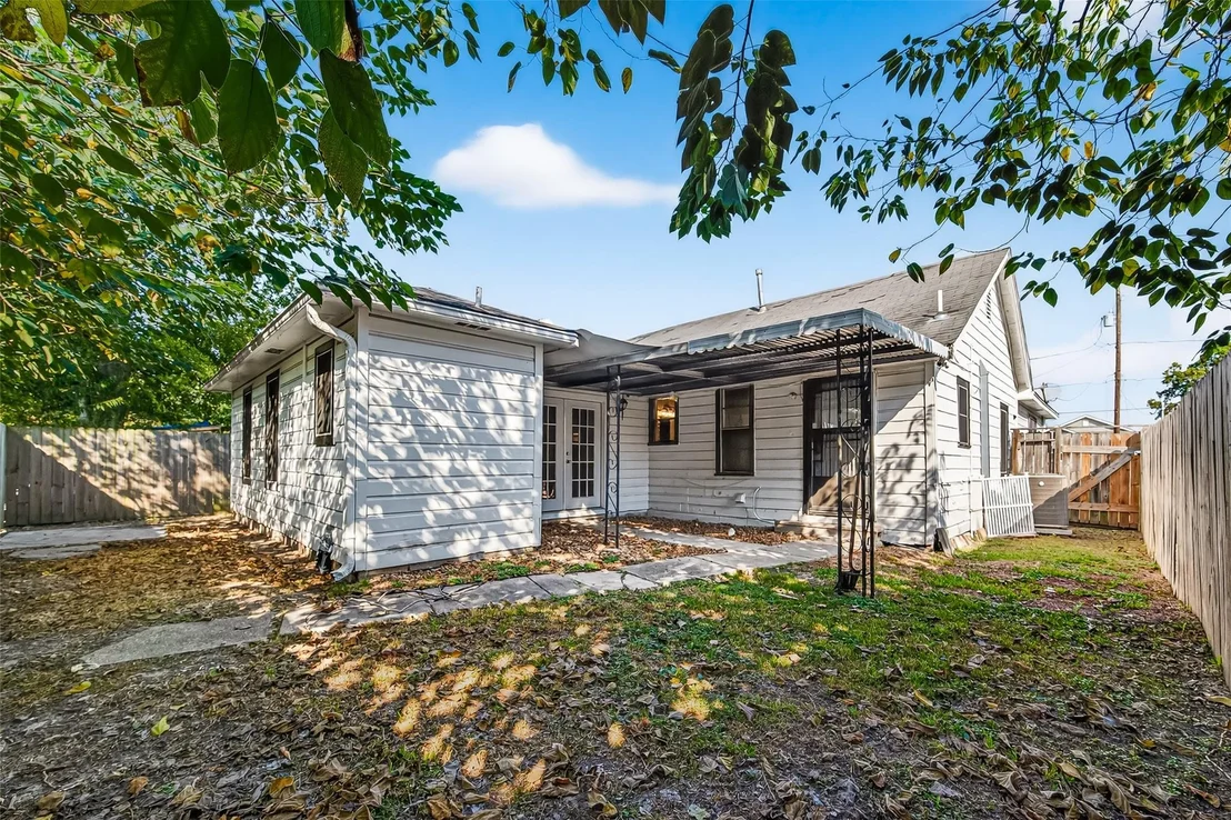 Photo of 4034 Caplin Street