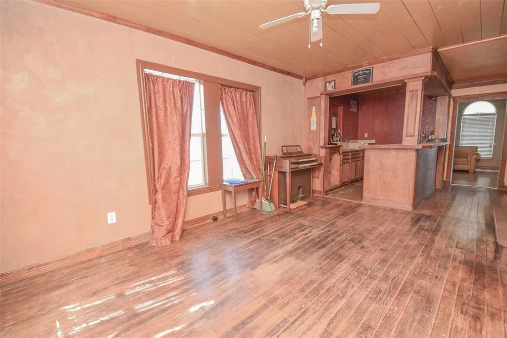 Photo of 529 W 4th Street