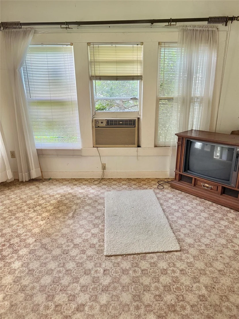 Photo of 809 W Elder