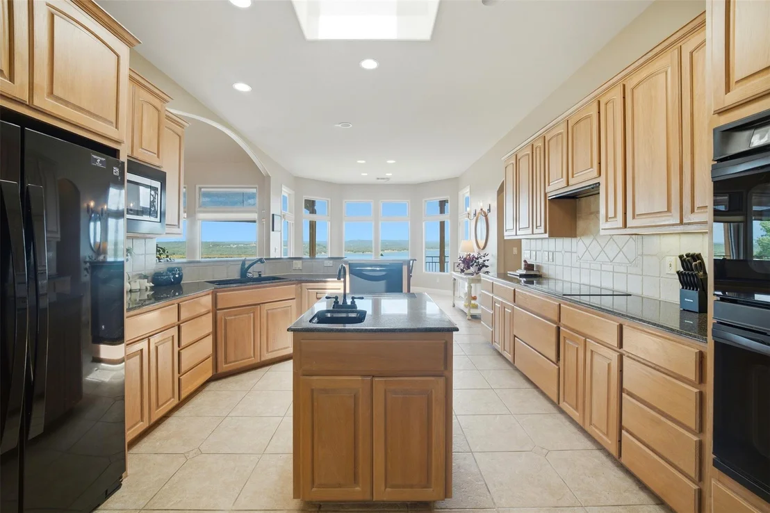 Photo of 6103 Lakeshore Drive
