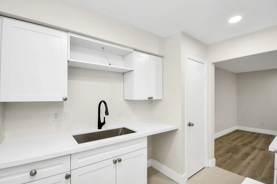 Photo of Unit 30 at 7575 Katy Freeway