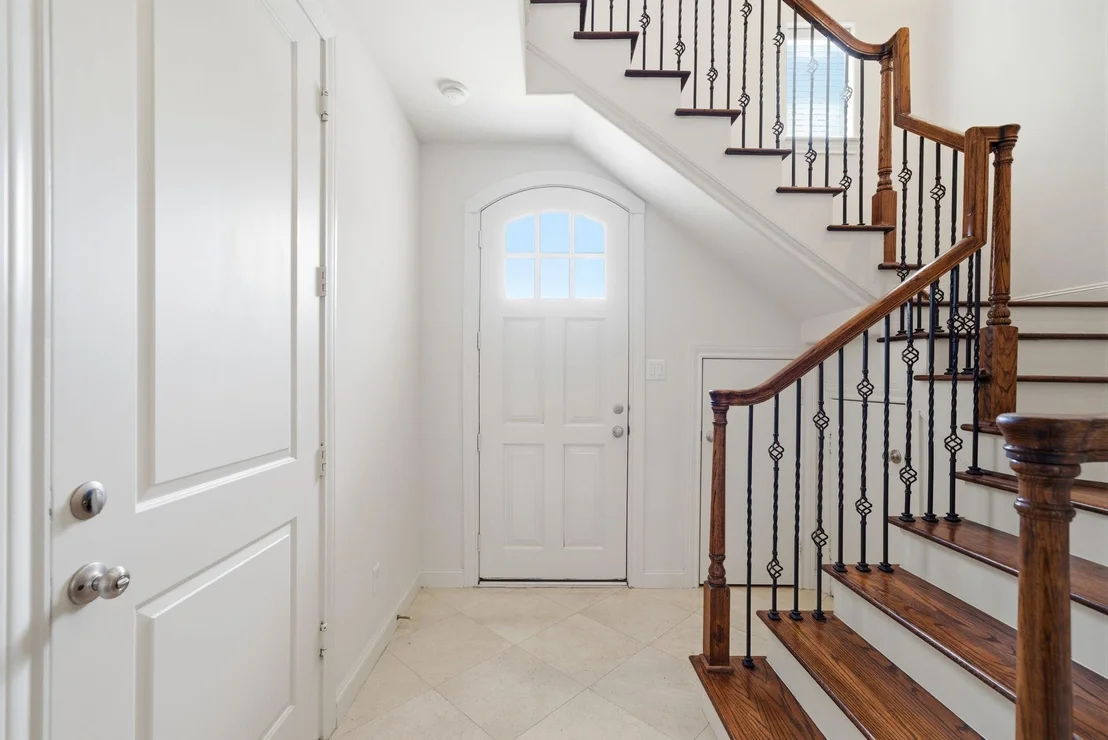 Photo of 8926 Lakeshore Bend Drive