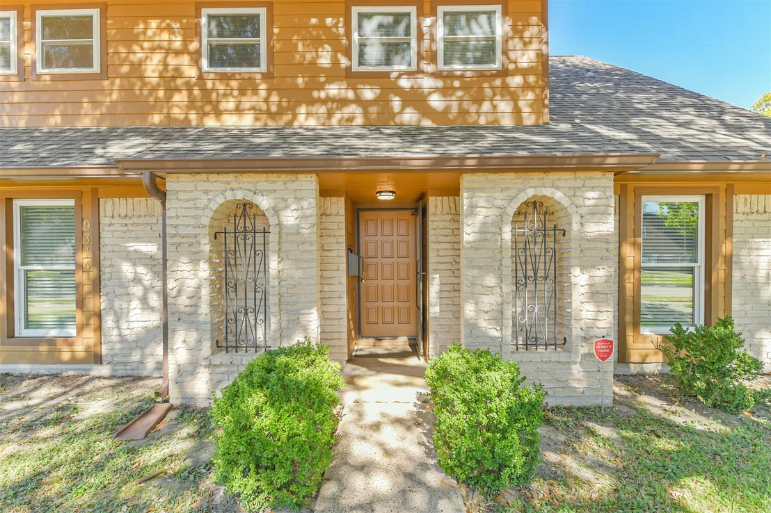 Photo of 9314 Roos Road