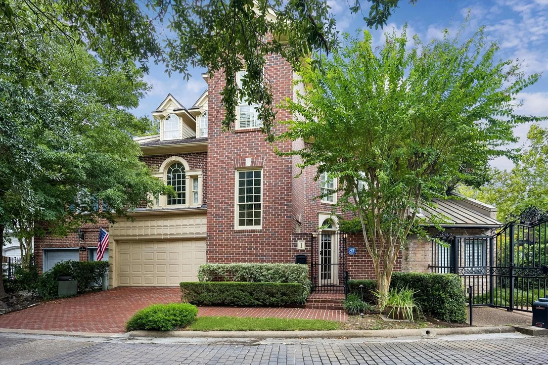 Photo of 1 Pine Briar Circle