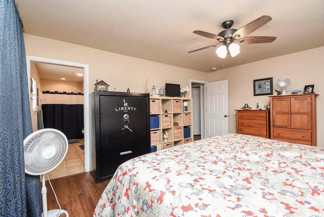 Photo of 16 Peggy Street E