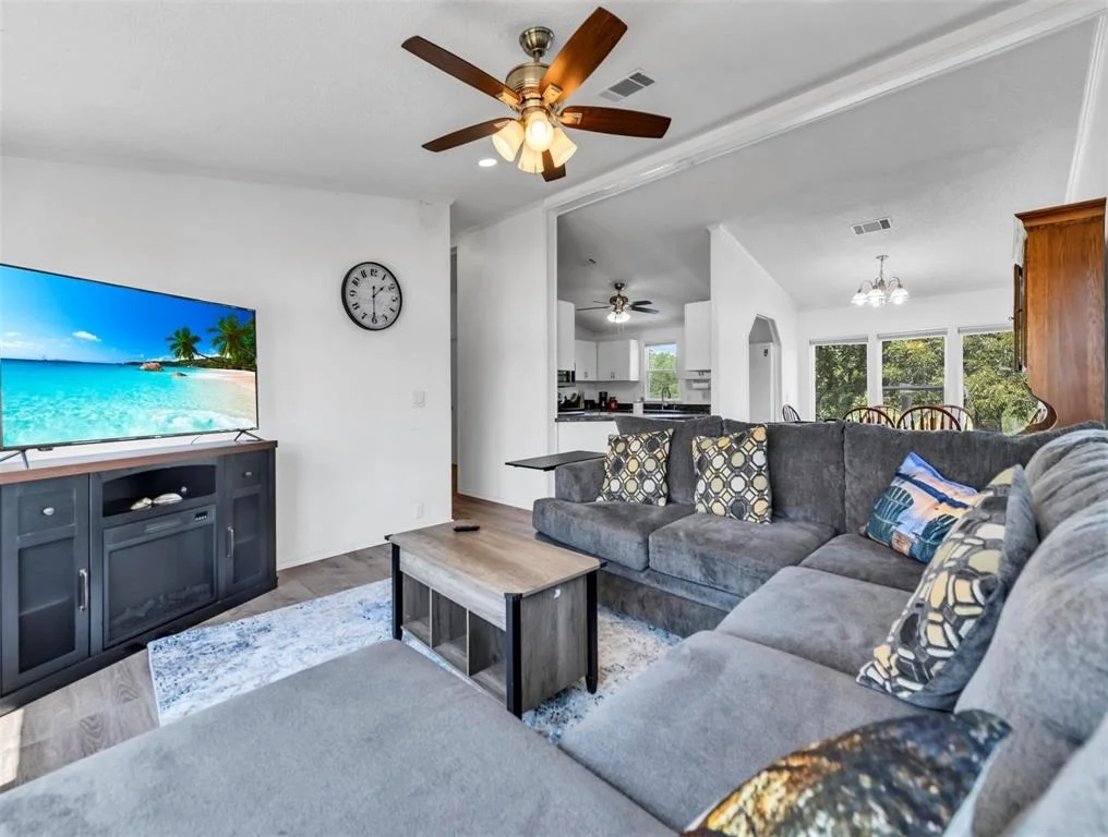 Photo of 336 River Oaks Drive