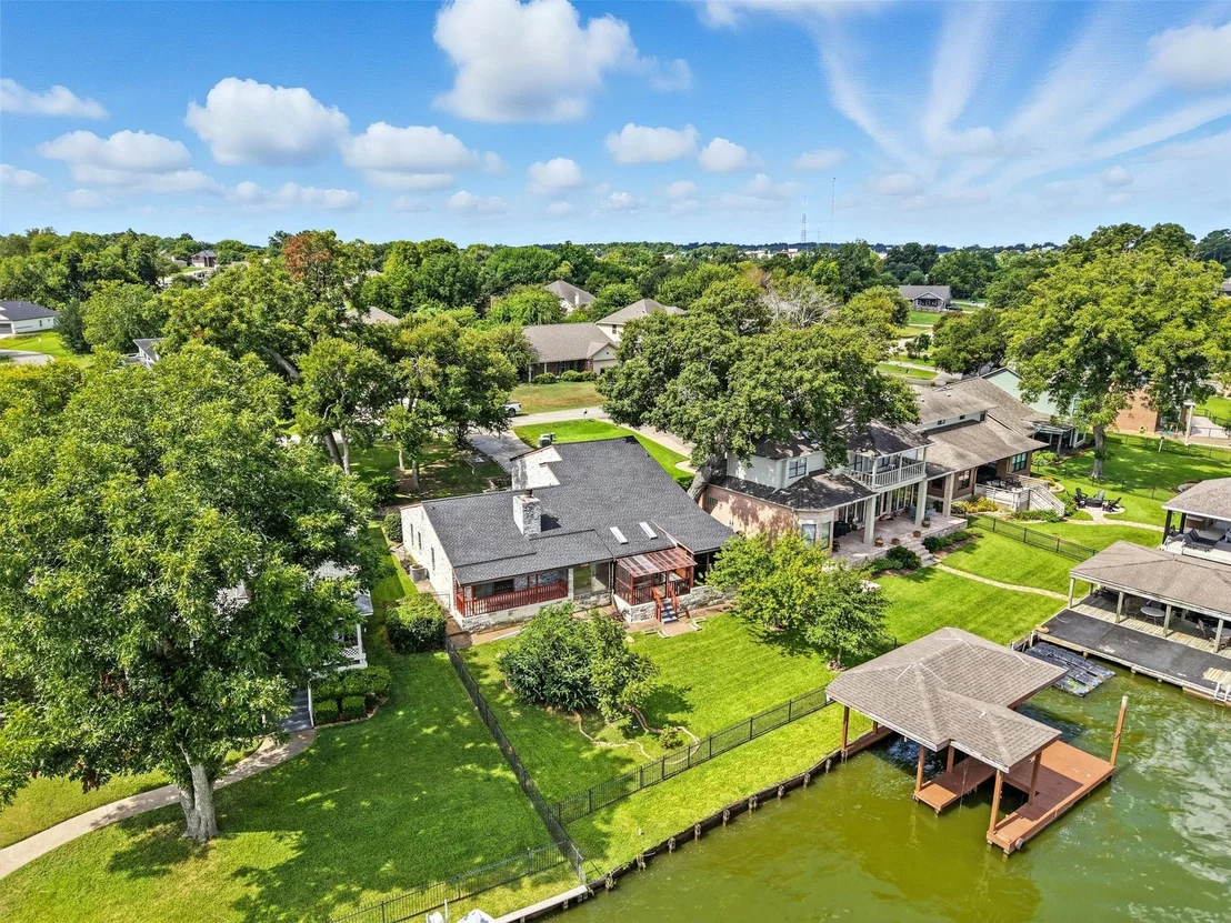 Photo of 1046 Lake View Drive